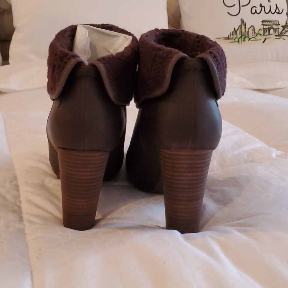 Boots - Picture 3 of 6